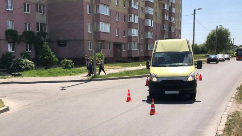 В Калининграде 8-летний ребенок перебегал дорогу и угодил под колеса маршрутного такси