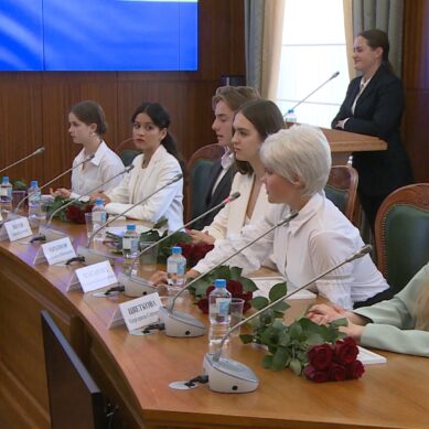 В правительстве области отметили школьников, которые вышли в финальный этап всероссийских олимпиад