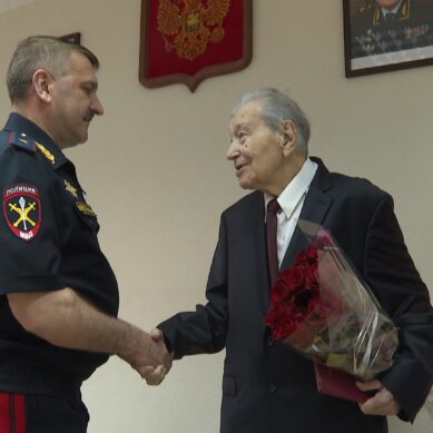 Сегодня своё 90-летие отмечает ветеран полиции Леонид Раев
