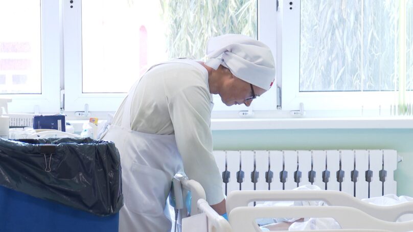 Количество строителей, отравившихся после питания в столовой, выросло до 29 человек