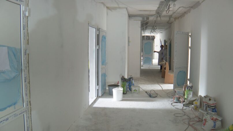 В детской поликлинике на улице Леонова в Калининграде продолжается капитальный ремонт