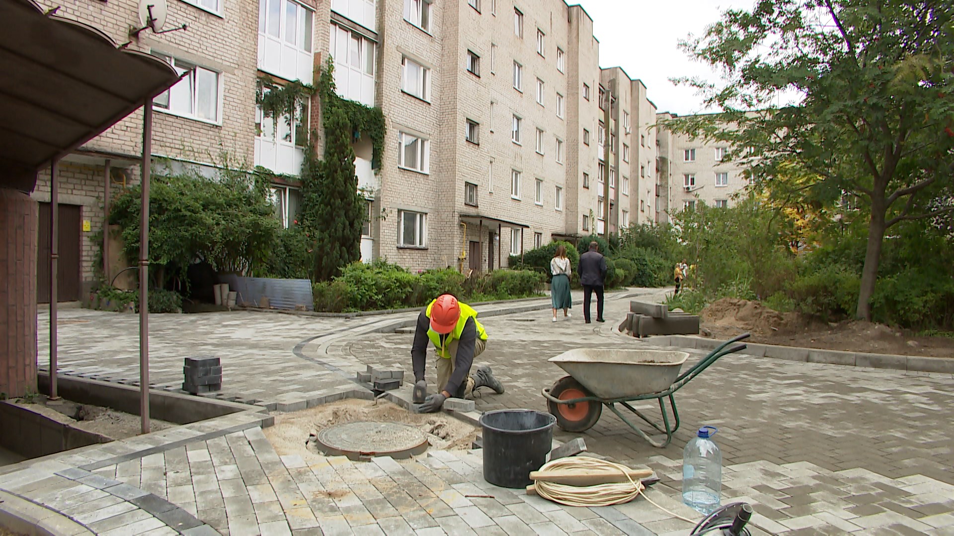 Жители дома на Чувашской недовольны отсутствием детской площадки и  пешеходной зоны — Вести-Калининград