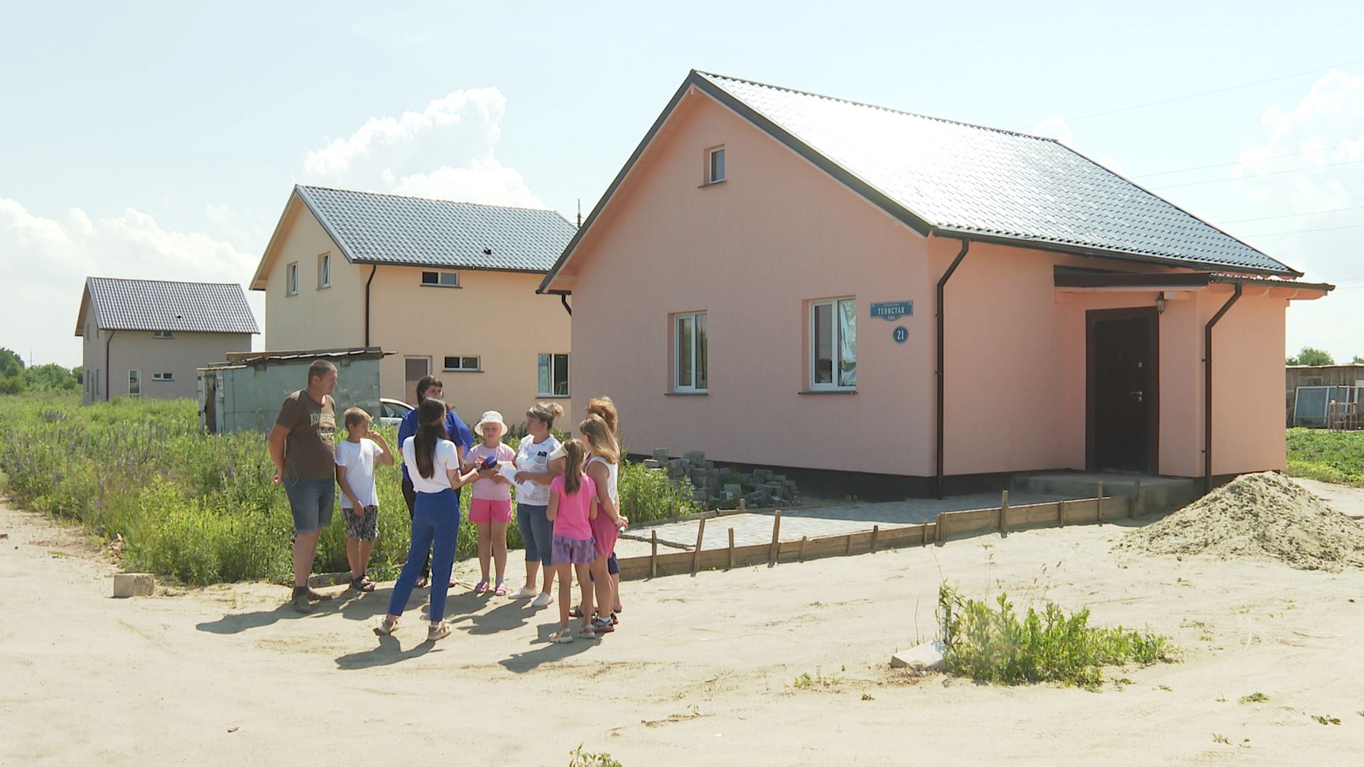 Остановка для школьного автобуса, новые тротуары и дороги. Обращения  местных жителей взяли на контроль власти региона — Вести-Калининград