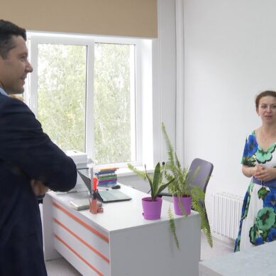 Алиханов посмотрел готовность школы №5 Гусева к 1 сентября