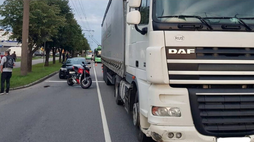Пассажирка мотоцикла госпитализирована после ДТП в Ленинградском районе