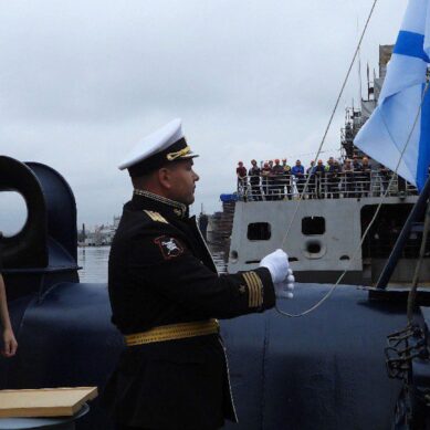 На океанографическом судне «Евгений Горигледжан» подняли флаг военно-морского флота