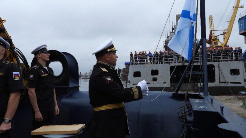 На океанографическом судне «Евгений Горигледжан» подняли флаг военно-морского флота