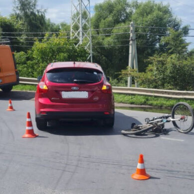 На улице Суворова под колеса иномарки попал велосипедист