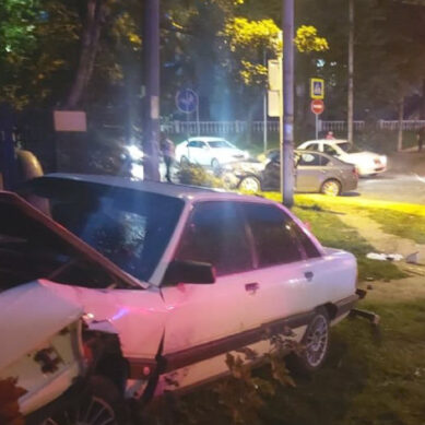 В ДТП на проспекте Мира в Калининграде пострадали два пассажира. Водитель скончался в больнице