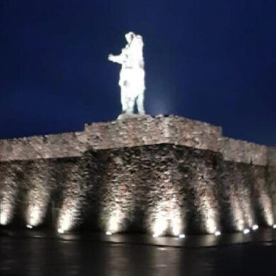 В Балтийске обнаружили кражу светильников на смотровой площадке памятника Елизавете Петровне