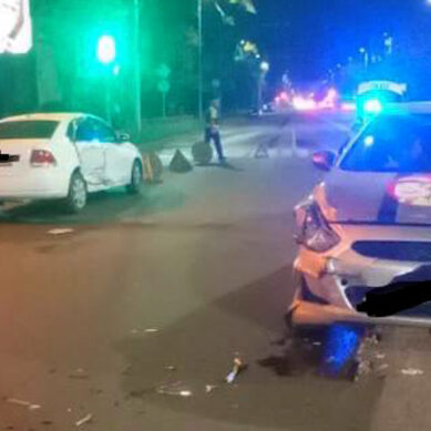 В Калининграде 18-летняя девушка за рулем Volkswagen не уступила дорогу и столкнулась со встречной машиной