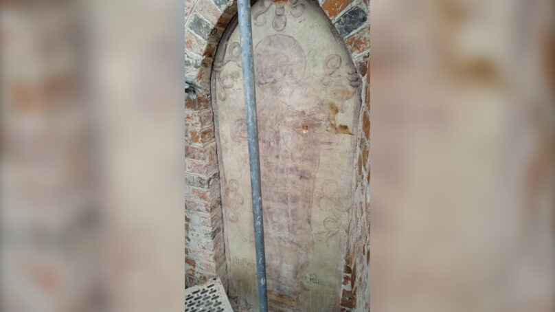 В ходе ремонта замка Нойхаузен в Гурьевске обнаружены фрески и подвал