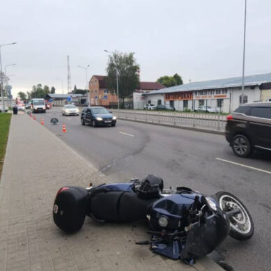 Водитель мотоцикла был госпитализирован после ДТП на улице Юрия Гагарина в Калининграде