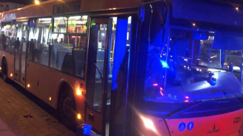 При падении в салоне автобуса пострадала женщина