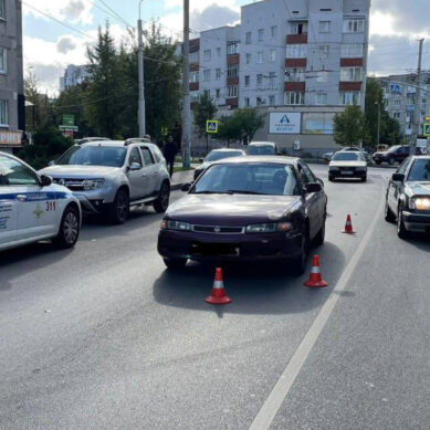 В Калининграде пешеход вышел на дорогу из-за припаркованного автомобиля и попал под колеса другого