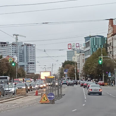 В Калининграде от Барнаульской до Театральной снимают брусчатку с трамвайных путей
