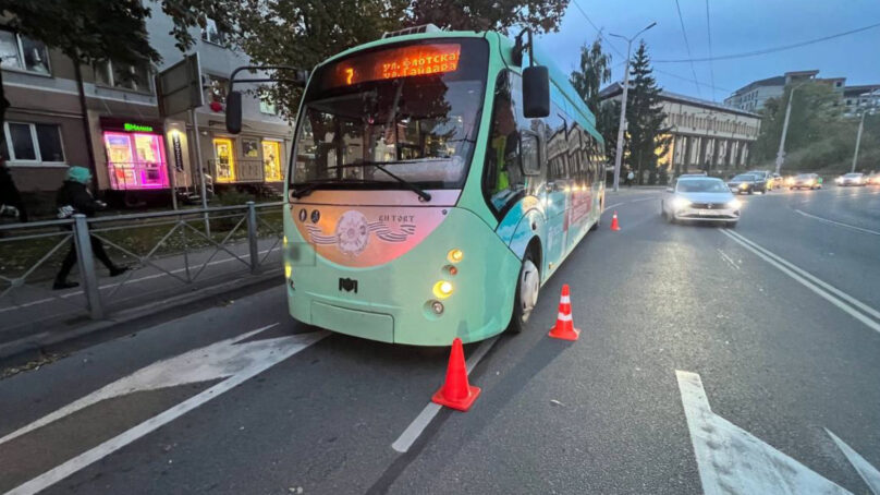 В Калининграде на Горького произошло падение пассажира в троллейбусе