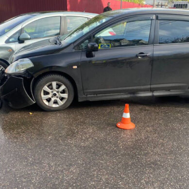 В Калининграде на Кутаисской столкнулись два автомобиля