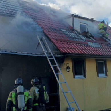 В Гусевском округе потушили возгорание в частом доме. В пожаре пострадали мужчина и женщина