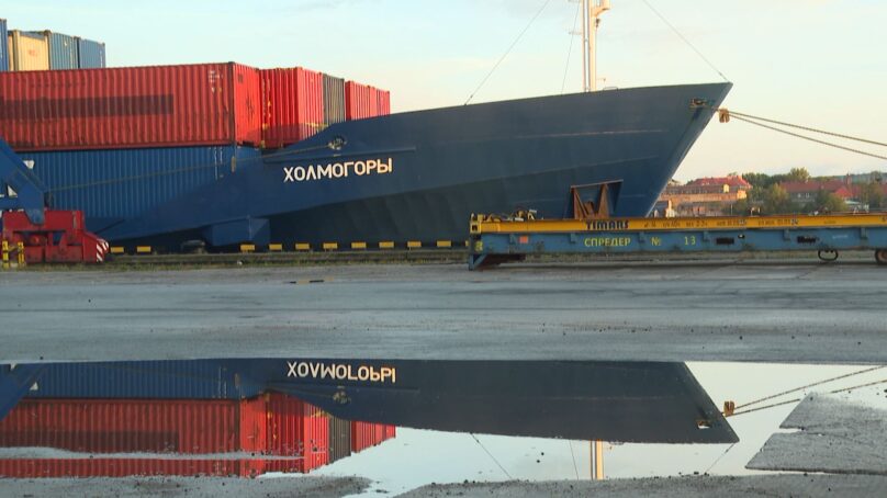 В Калининград после трёхмесячного ремонта вернулось судно «Холмогоры»