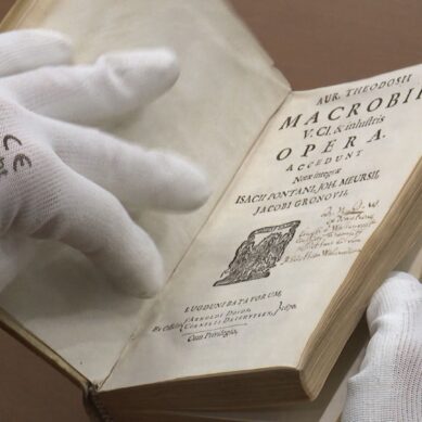 В канун года Иммануила Канта сотрудники БФУ оцифровывают экземпляры книг, изданные в период с XV по XVIII века
