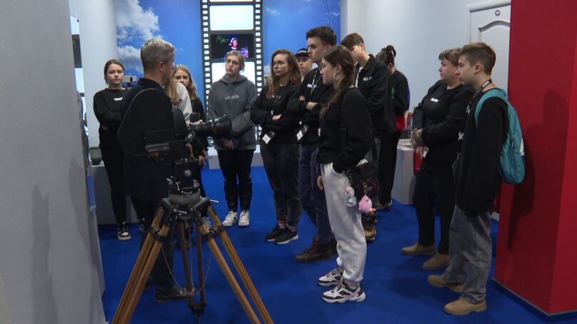 15 участников всероссийского молодёжного форума «Шум» получили возможность посетить телецентр ГТРК «Калининград»