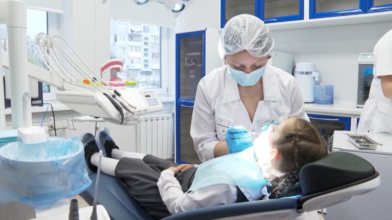 В 22 школах региона работают зубные врачи