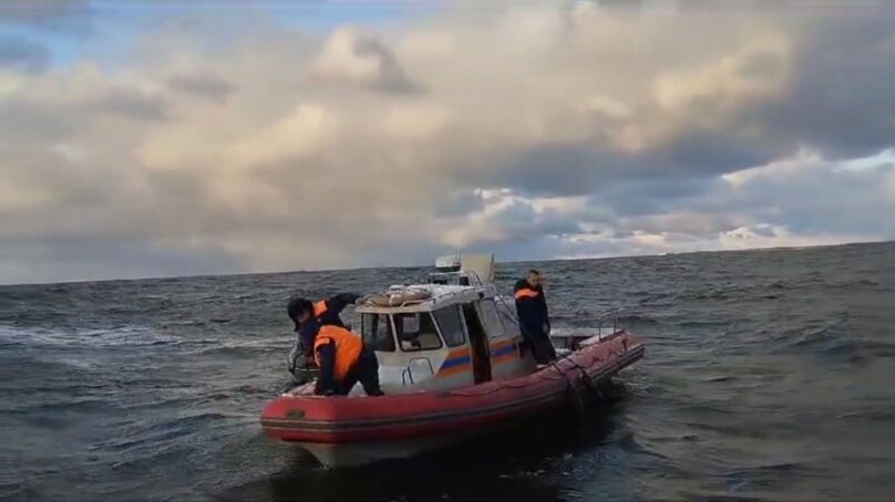 Пятеро на лодке, которая перевернулась. В Балтийском море сегодня спасли рыбаков