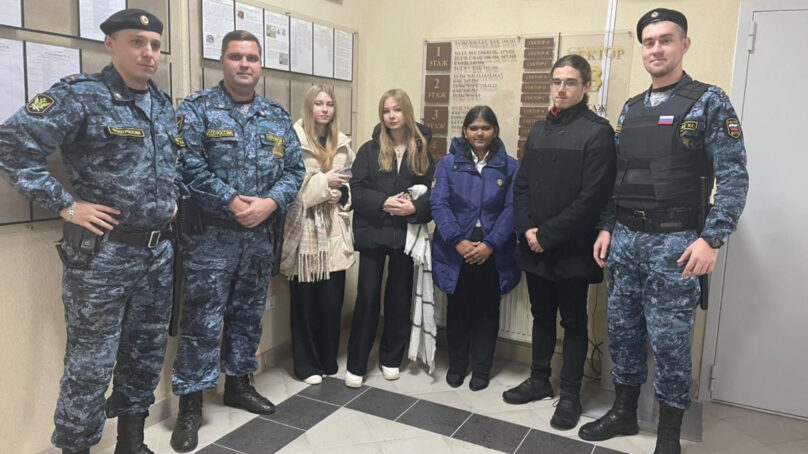 Дружба народов. Калининградские приставы помогли студентке из Индии, которая заблудилась в метель