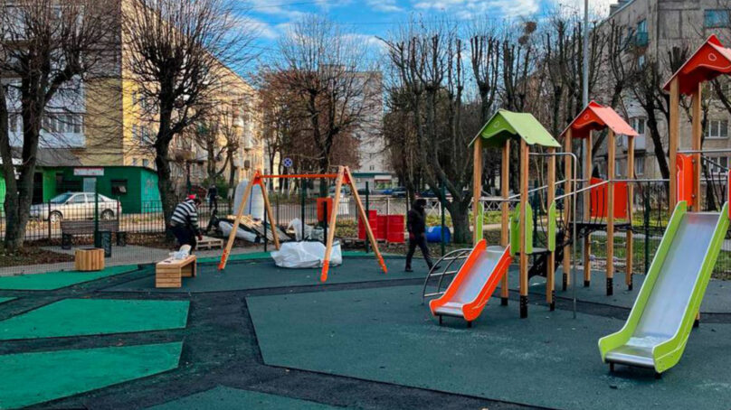 В Светлом скоро откроется новая детская площадка на улице Коммунистической  — Вести-Калининград