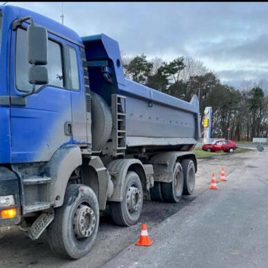 В Славске водитель грузовика не уступил дорогу и спровоцировал ДТП