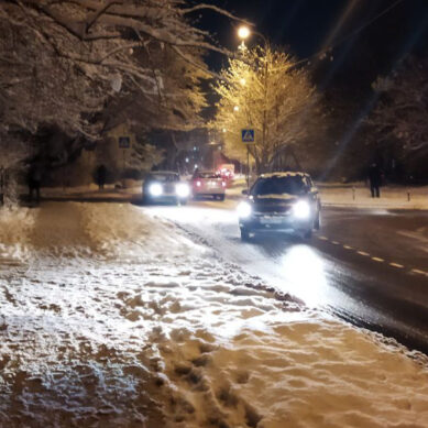 Сегодня на дорогах в западной части области вероятны снежные заносы и накат