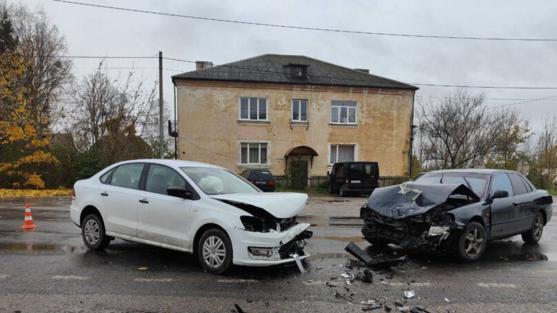 Под Гвардейском в непогоду столкнулись две иномарки. Есть пострадавшие