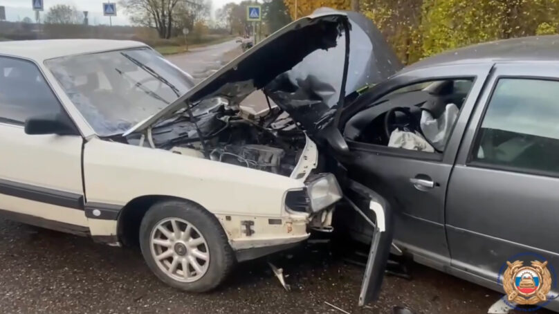 В Черняховске столкнулись две иномарки. Водитель и пассажир пострадали