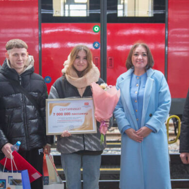 В Калининграде поздравили 7-миллионного пассажира, воспользовавшегося услугами пригородных поездов