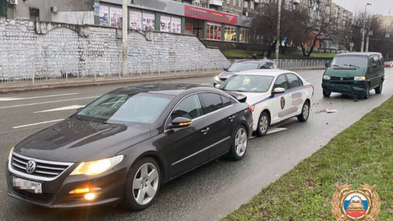 В Калининграде на Московском проспекте столкнулись три автомобиля