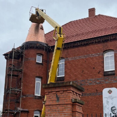 В Гусевском музее начали монтаж медной крыши