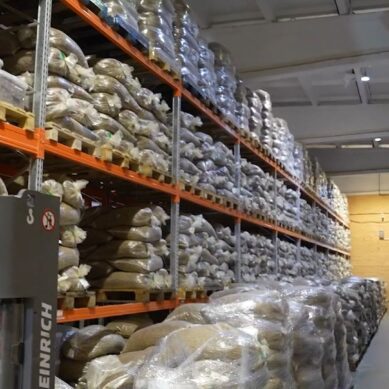 На янтарном комбинате состоялась последняя в этом году выгрузка 5 тонн сырья кластеру янтарной промышленности