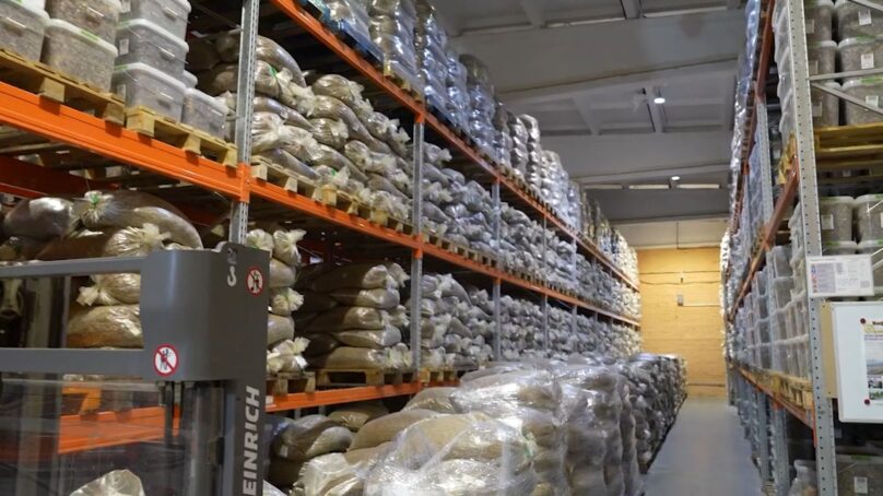 На янтарном комбинате состоялась последняя в этом году выгрузка 5 тонн сырья кластеру янтарной промышленности