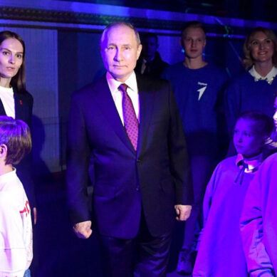 Владимир Путин посетил выставку «Россия» на ВДНХ. Президент осмотрел несколько экспозиций, посвящённых достижениям нашей страны