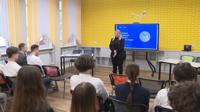 Калининградские школьники приняли участие в необычном занятии «Урока цифры»