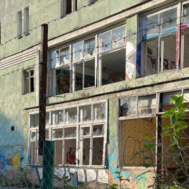 Доступ к заброшенному зданию по ул. Сержантской в Калининграде ограничат