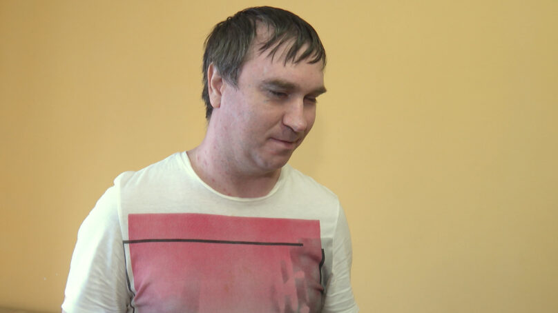 Потерявший зрение во время боевых действий на спецоперации Юрий Алексеев обратился к Алиханову за помощью в восстановлении документов и заселении в Дом ветеранов