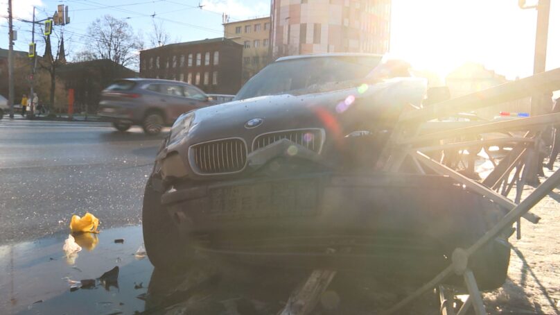 ДТП, в котором пострадали два автомобиля, случилось в Калининграде на Ленинском проспекте