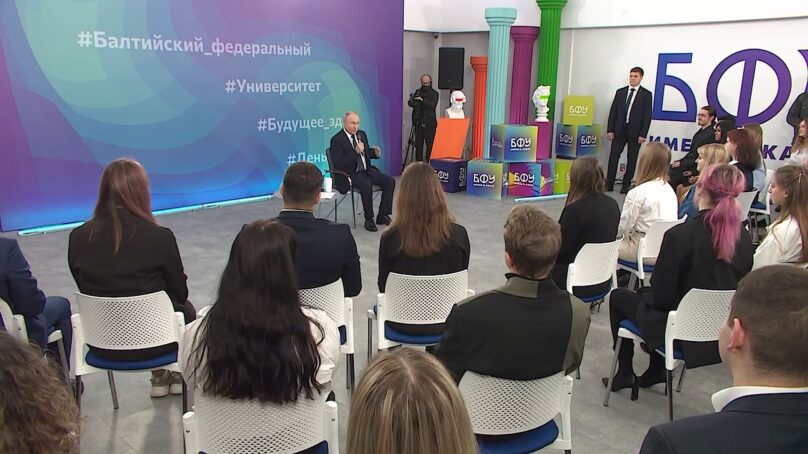Владимир Путин встретился со студентами калининградских вузов и ответил на их вопросы