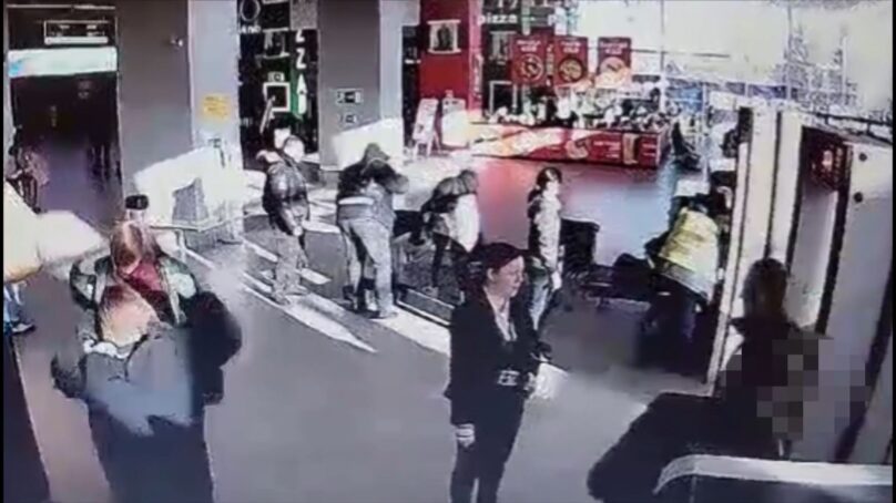 Сотрудники транспортной полиции в аэропорту «Храброво» задержали вора, который украл мобильный телефон