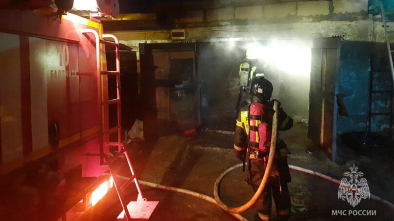 В Балтийске ликвидировали пожар в гаражном обществе