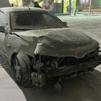 В Калининграде на Гайдара водитель не справился с управлением и врезался в дорожное ограждение