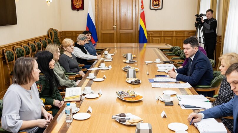 Алиханов встретился с семьями участников специальной военной операции