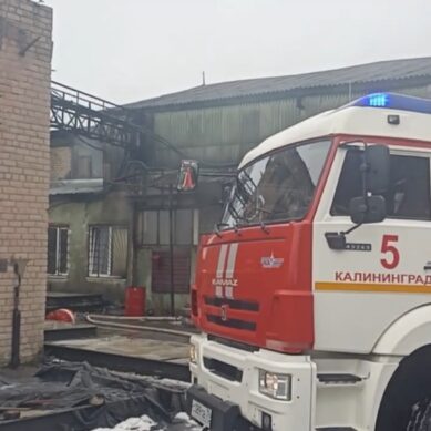 Пожар на складах на улице Вагоностроительной в Калининграде